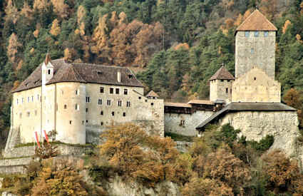 Tyrol slott, Italien